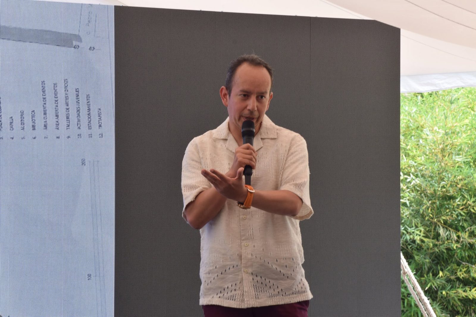 Ponente compartiendo detalles del proyecto CARC